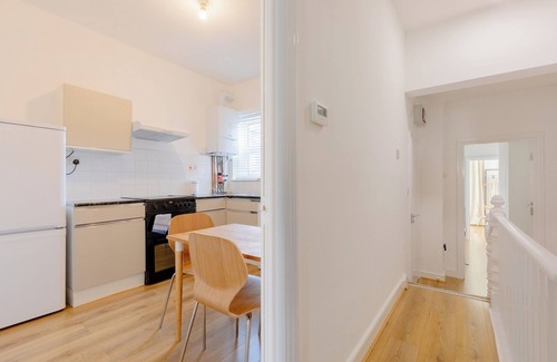 Custom House Apartamento | Spacious 2BD Flat, Short Walk from ExCel London