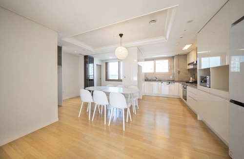 Apgujeong Apartamento | Spacious 2bdr 2bth Room in Gangnam 105m2