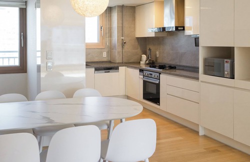 Apgujeong Apartamento | Spacious 2bdr 2bth Room in Gangnam 105m2