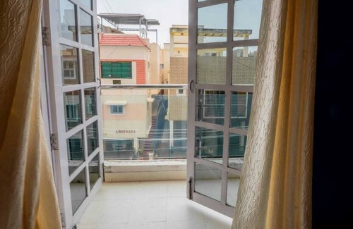 Chennai Apartamento | Spacious 2BHK apartment in Chennai, near Airport, Chennai Trade Center, DLF