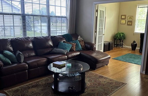 Schererville Casa | Spacious 2BR/2BA Home w/ Modern Comforts – Near Chicago & Indiana Dunes!