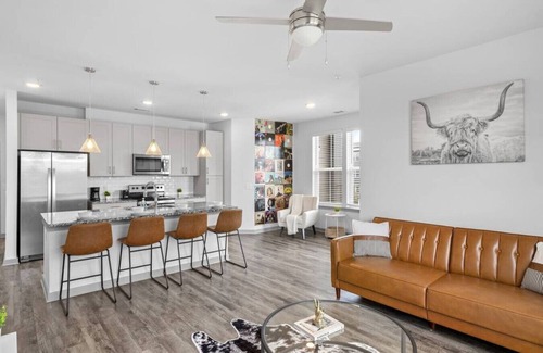 Metrocenter - North Rhodes Park Apartamento | Spacious 2BR - 9min to Broadway!