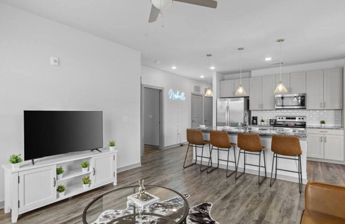Metrocenter - North Rhodes Park Apartamento | Spacious 2BR - 9min to Broadway!