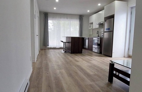 McMasterville Apartamento | Spacious 2BR Apartment · Furnished · 31+ Nights