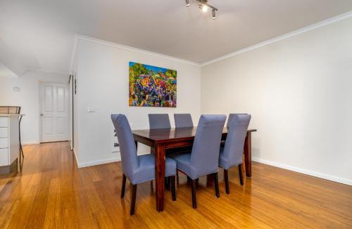 Narrabundah Apartamento | Spacious 2BR APT Panoramic Views Central Location - Hosted by CanStay