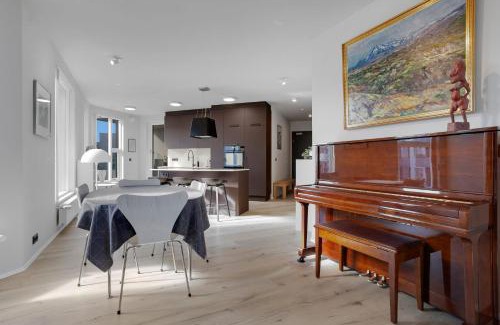 Kopavogur Apartamento | Spacious 2BR Apt with Balcony, Sauna and Free Parking