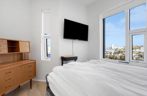 Kopavogur Apartamento | Spacious 2BR Apt with Balcony, Sauna and Free Parking