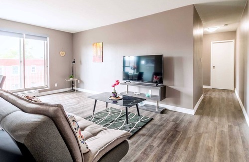 Rosedale Apartamento | Spacious 2BR Apt with King bed - near DT Hamilton!