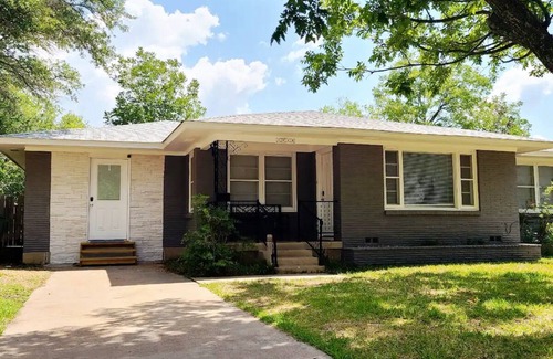 Temple Apartamento | I35 GEN Bruce Fenced Yard Near Scott and White DOGS