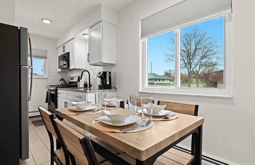 Mount Clemens Apartamento | Spacious 2BR Flat | King Bed | Downtown Mt.Clemens