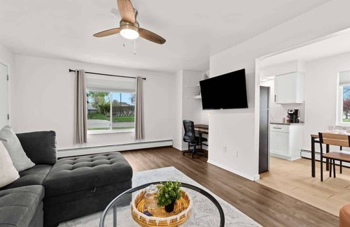 Mount Clemens Apartamento | Spacious 2BR Flat | King Bed | Downtown Mt.Clemens