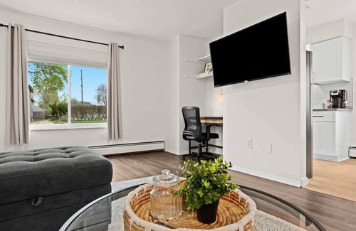 Mount Clemens Apartamento | Spacious 2BR Flat | King Bed | Downtown Mt.Clemens