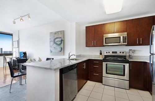 Hudson Exchange Apartamento | Spacious 2BR | Full Kitchen | Washer/Dryer | by GLS