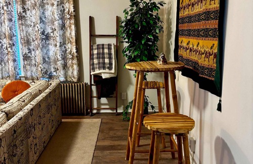 Duquesne Apartamento | Spacious 2BR Getaway - Near City -Easy Parking
