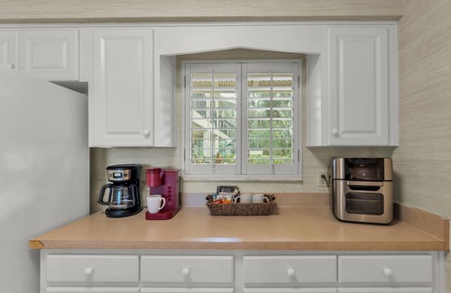 Wesley Chapel Condominio | Spacious 2BR Golf Course Condo w/ Large Patio, 4 Queen Beds & Workspaces – Perfect for Any Getaway!