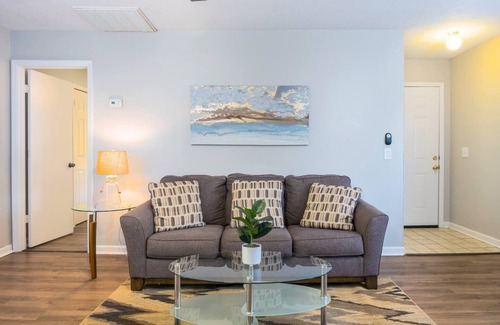 Calhoun Casa | Spacious 2BR Ideal for Long-Term Business Stays