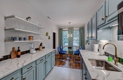 Charlotte Condominio | 518 Lamar #8: Beautiful 1BR in Historic Elizabeth