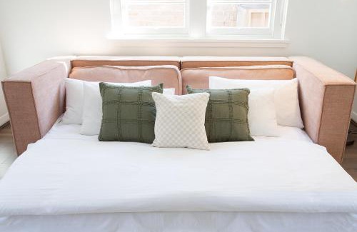 Glebe Casa | Spacious 2BR Retreat with Garden, BBQ & Free Parking