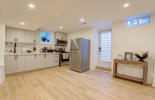 Churchill Meadows Apartamento | Spacious 2BR Suite Fully Equipped W/ Free Parking!
