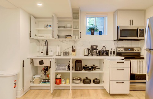 Churchill Meadows Apartamento | Spacious 2BR Suite Fully Equipped W/ Free Parking!