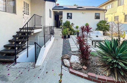 Ladera Heights Casa | Spacious 2BR unit in LA (SH2-LAD)