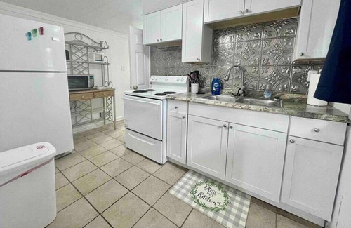 Indianapolis Casa | Spacious 2BR with Backyard Oasis