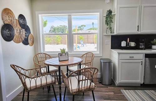 Bayshore Gardens Casa | Spacious 3/2 w fenced yard - 5 to IMG & SRQ
