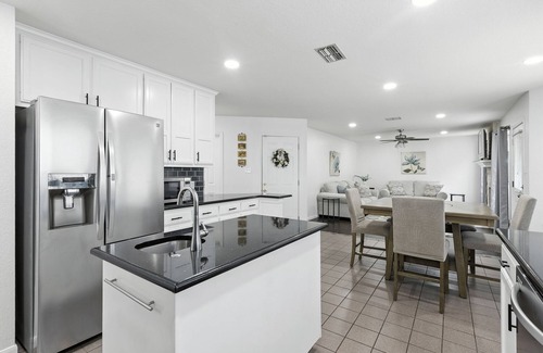 Saxony Casa | Spacious 3/ 21/2 house 24 min drive to Austin downtown