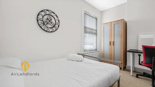 Grove Apartamento | Spacious 3 Bedroom Flat in Kingston Town!