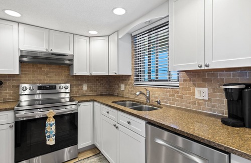 Ormond Beach Condominio | Spacious 3 bd 3 bath unique condo on no drive beach. Lg. deck, for entertaining