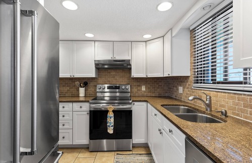 Ormond Beach Condominio | Spacious 3 bd 3 bath unique condo on no drive beach. Lg. deck, for entertaining