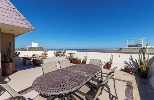 Ormond Beach Condominio | Spacious 3 bd 3 bath unique condo on no drive beach. Lg. deck, for entertaining