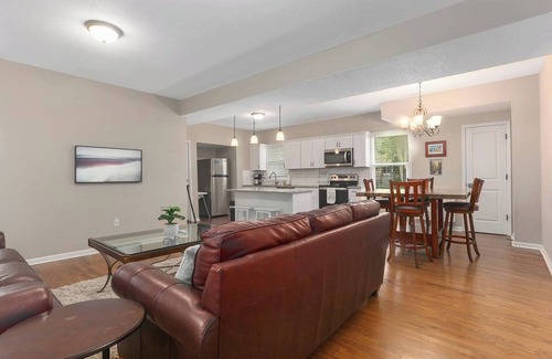 Southmoreland Casa | Spacious 3 Bd Home w/ Fully Equipped Kitchen! 43