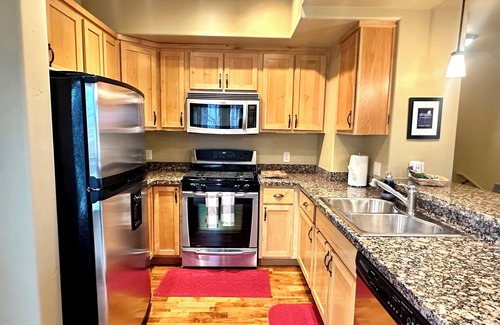 Hailey Casa | Spacious 3 BDR Pet Friendly, Hottub, Pool