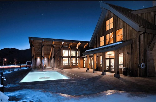 Hailey Casa | Spacious 3 BDR Pet Friendly, Hottub, Pool