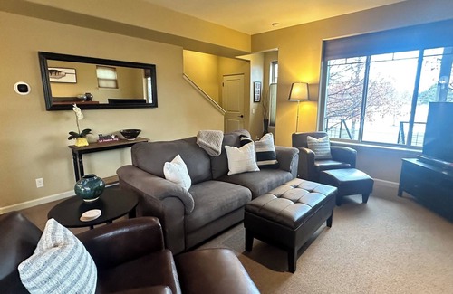 Hailey Casa | Spacious 3 BDR Pet Friendly, Hottub, Pool