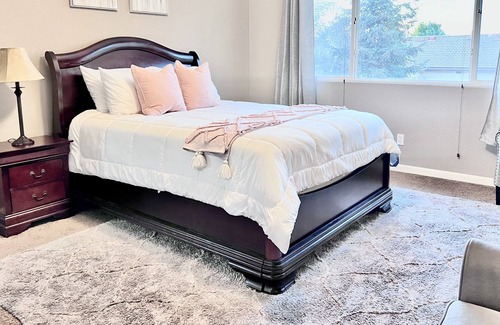 Raisin Casa | Spacious 3 bdrm/2.5 ba + loft near Clovis/hospital