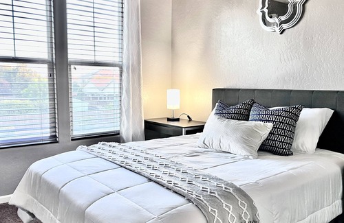 Raisin Casa | Spacious 3 bdrm/2.5 ba + loft near Clovis/hospital