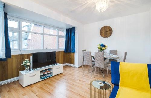 Custom House Apartamento | Spacious 3 Bed 1 Bath Hse w guest toilet w parking Near Excel - E16