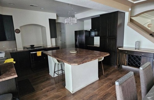Green Valley Ranch Casa | Spacious 3-bed, 2.5-bath home. including washer, dryer, office and patio grill.