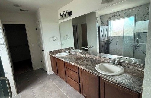 Green Valley Ranch Casa | Spacious 3-bed, 2.5-bath home. including washer, dryer, office and patio grill.