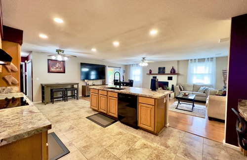 Mountain Home Casa | Spacious 3 bed, 2 bath home, 5 min to town square, close to Baxter Hospital