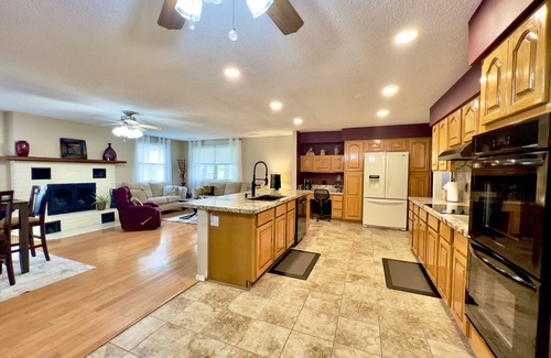 Mountain Home Casa | Spacious 3 bed, 2 bath home, 5 min to town square, close to Baxter Hospital