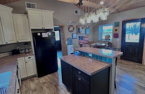 Wray Casa | Spacious 3 bed, 3 bath Eastern Colorado Farmhouse Retreat