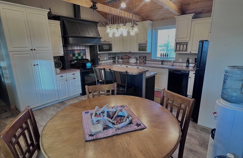 Wray Casa | Spacious 3 bed, 3 bath Eastern Colorado Farmhouse Retreat