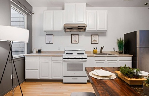 Sunnyside Casa | Spacious 3 Bed/ 3 Bath in San Francisco. Close to BART/101 Freeway. SFG Hospital