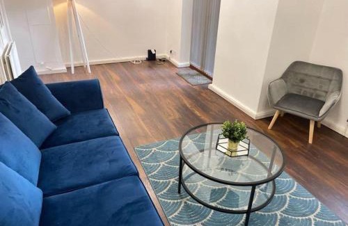 Edgbaston Apartamento | Spacious 3-bed apartment close to Birmingham City with free parking with Netflix contractor stays welcome