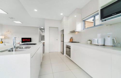 Wolli Creek Apartamento | Spacious 3 bed apartment near airport with parking