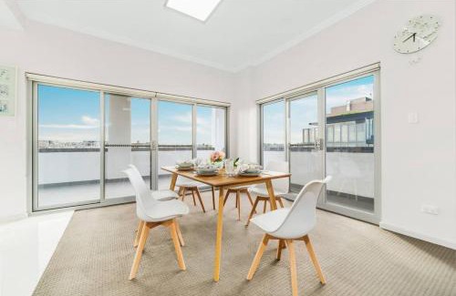 Wolli Creek Apartamento | Spacious 3 bed apartment near airport with parking