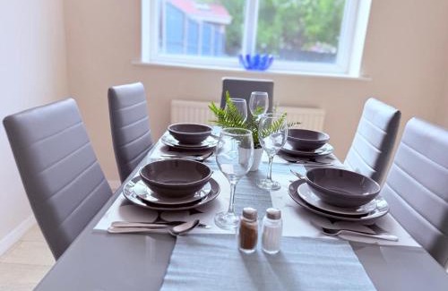 Bristol Casa | Spacious 3-Bed Contractor-Friendly Home